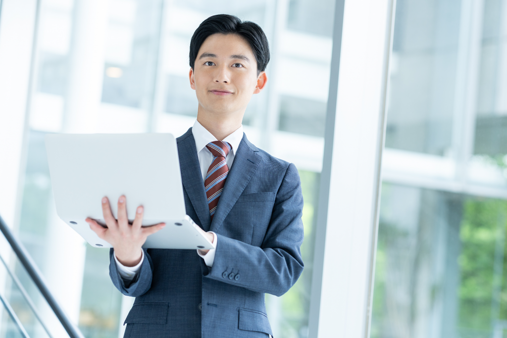 使いやすいシステムにより希望が見えたビジネスパーソンのイメージ図